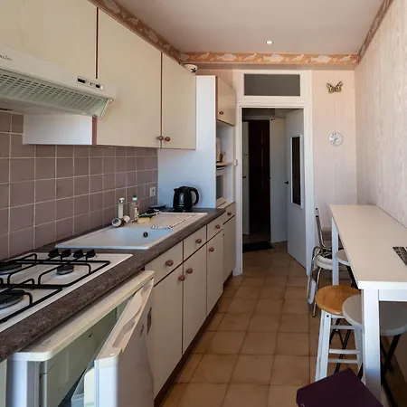 Pour 6 Personnes Aux Sables-d'olonne, Proche Plage, Avec Balcon - Fr-1-197-192 *