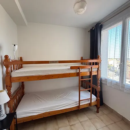 Pour 6 Personnes Aux Sables-d'olonne, Proche Plage, Avec Balcon - Fr-1-197-192