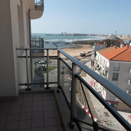 Appartement Pour 6 Personnes Aux Sables-d'olonne, Proche Plage, Avec Balcon - Fr-1-197-192