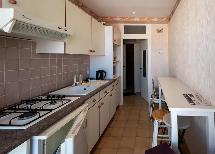 Pour 6 Personnes Aux Sables-d'olonne, Proche Plage, Avec Balcon - Fr-1-197-192 *