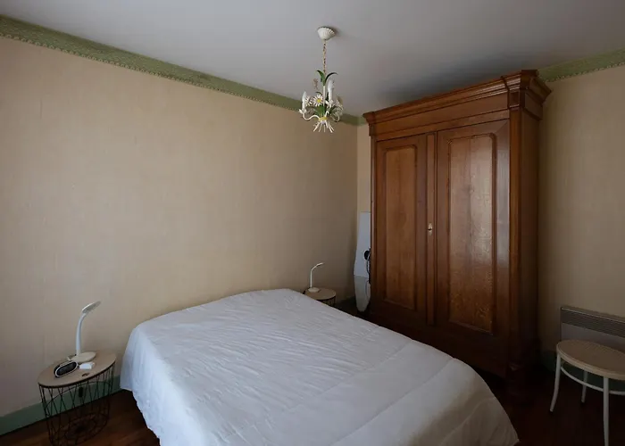 Pour 6 Personnes Aux Sables-d'olonne, Proche Plage, Avec Balcon - Fr-1-197-192 Les Sables-dʼOlonne