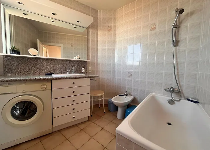 Pour 6 Personnes Aux Sables-d'olonne, Proche Plage, Avec Balcon - Fr-1-197-192 Apartamento Les Sables-dʼOlonne