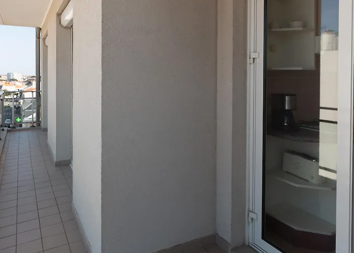 Pour 6 Personnes Aux Sables-d'olonne, Proche Plage, Avec Balcon - Fr-1-197-192 Les Sables-dʼOlonne