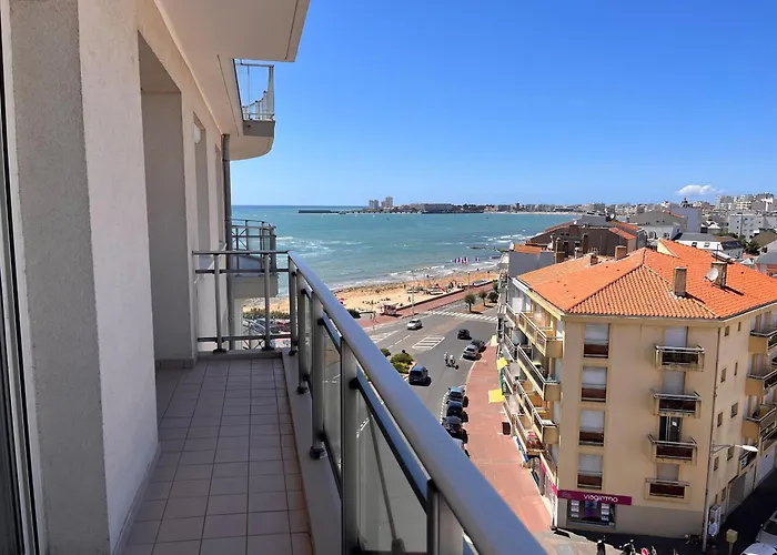 Pour 6 Personnes Aux Sables-d'olonne, Proche Plage, Avec Balcon - Fr-1-197-192 *